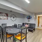 Stroudsburg Home With Hot Tub And Game Room!