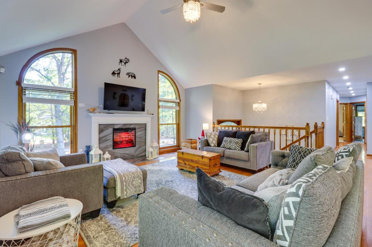 With Hot Tub And Game Room! Stroudsburg