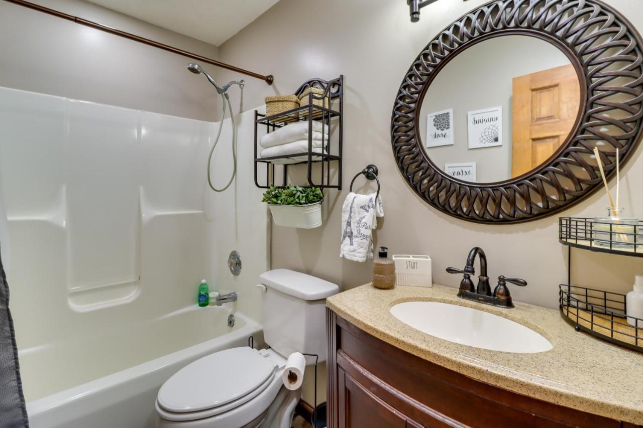 With Hot Tub And Game Room! * Stroudsburg