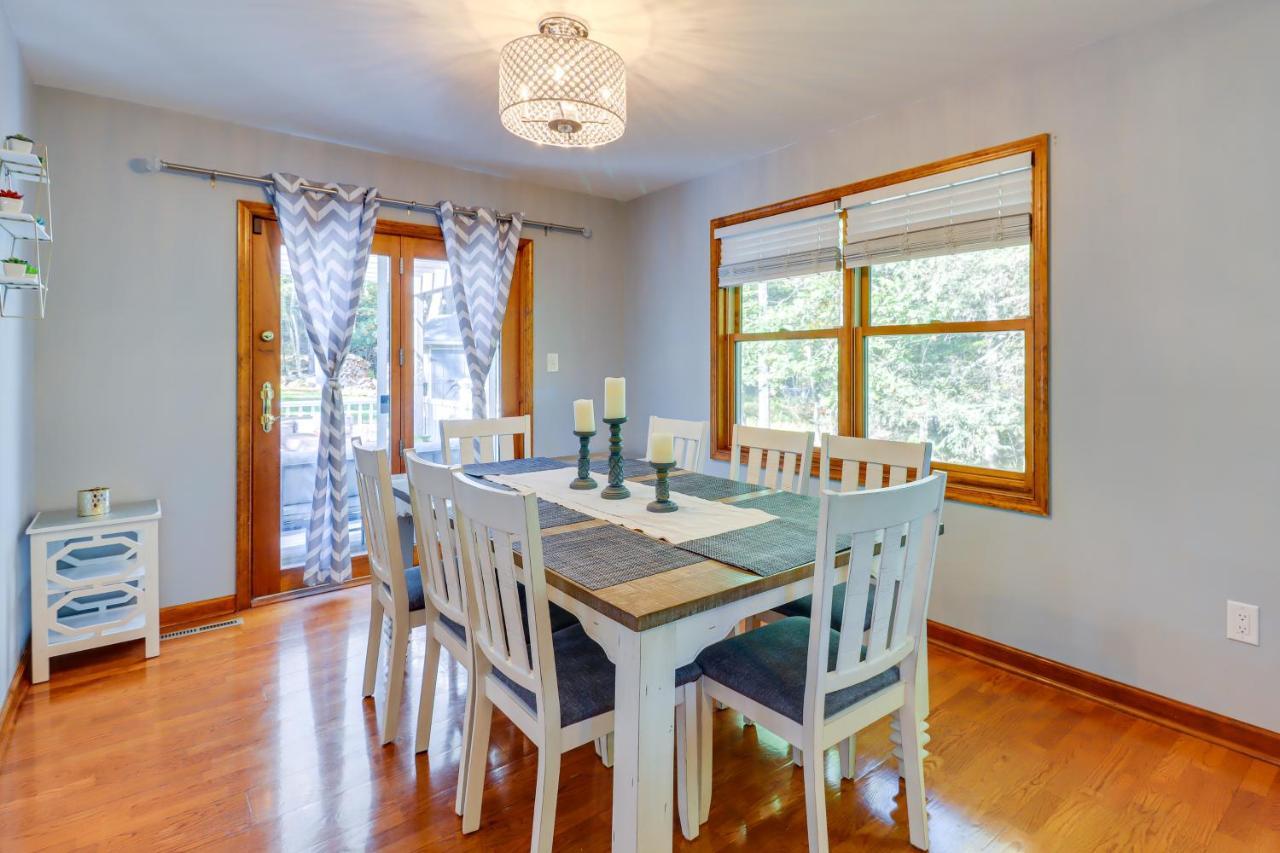 With Hot Tub And Game Room! Holiday home Stroudsburg