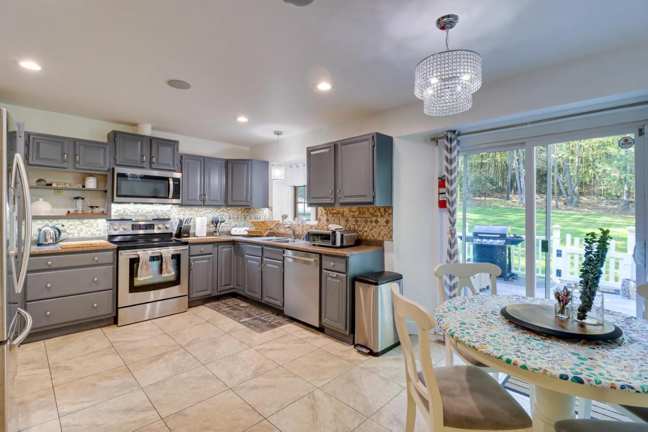 With Hot Tub And Game Room!