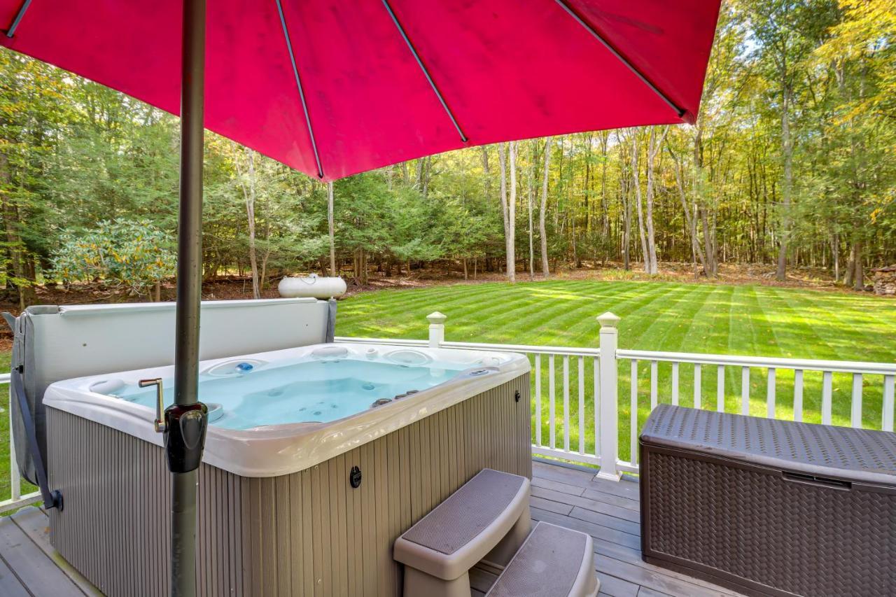 With Hot Tub And Game Room!