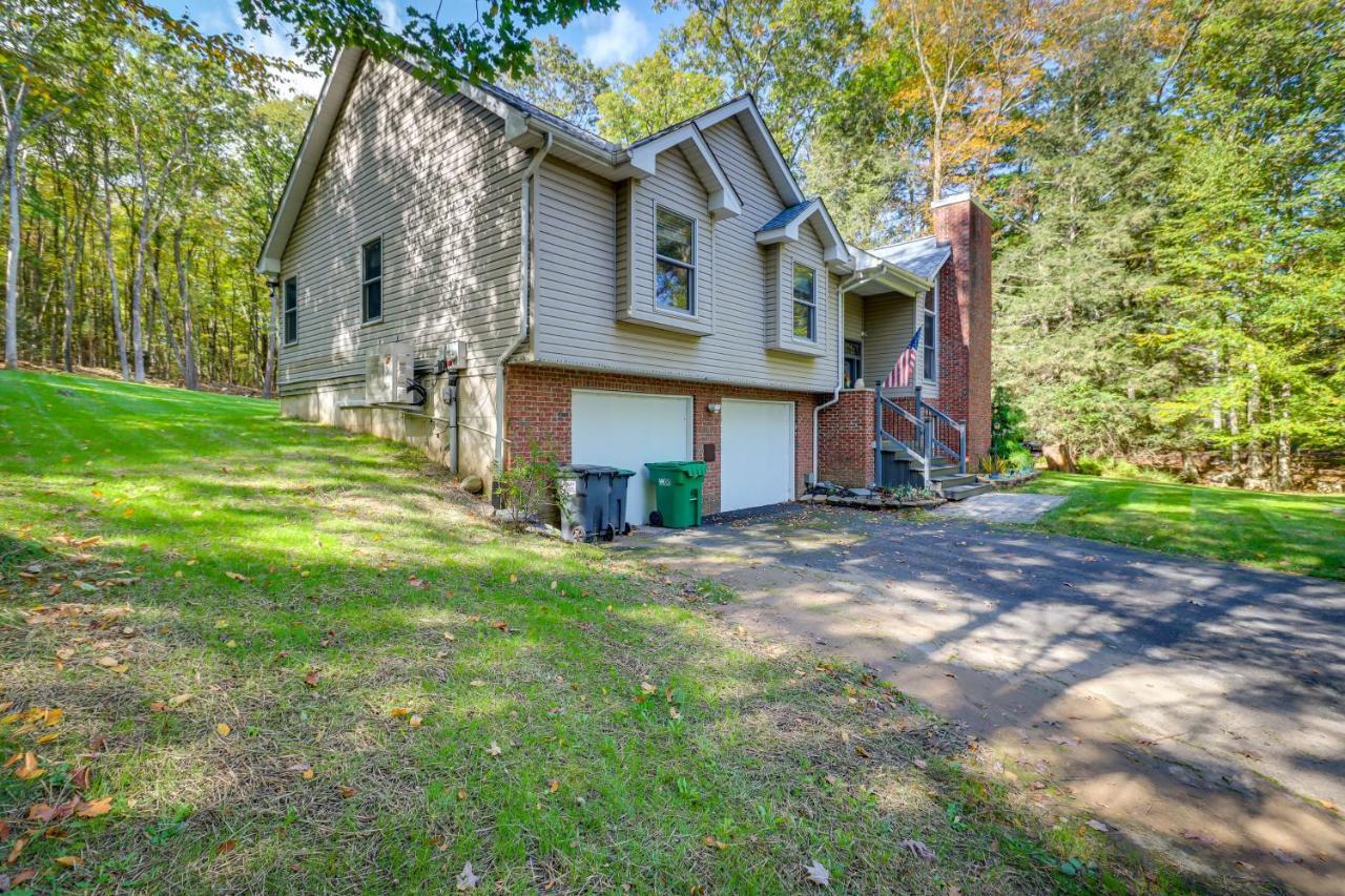 With Hot Tub And Game Room! Holiday home Stroudsburg
