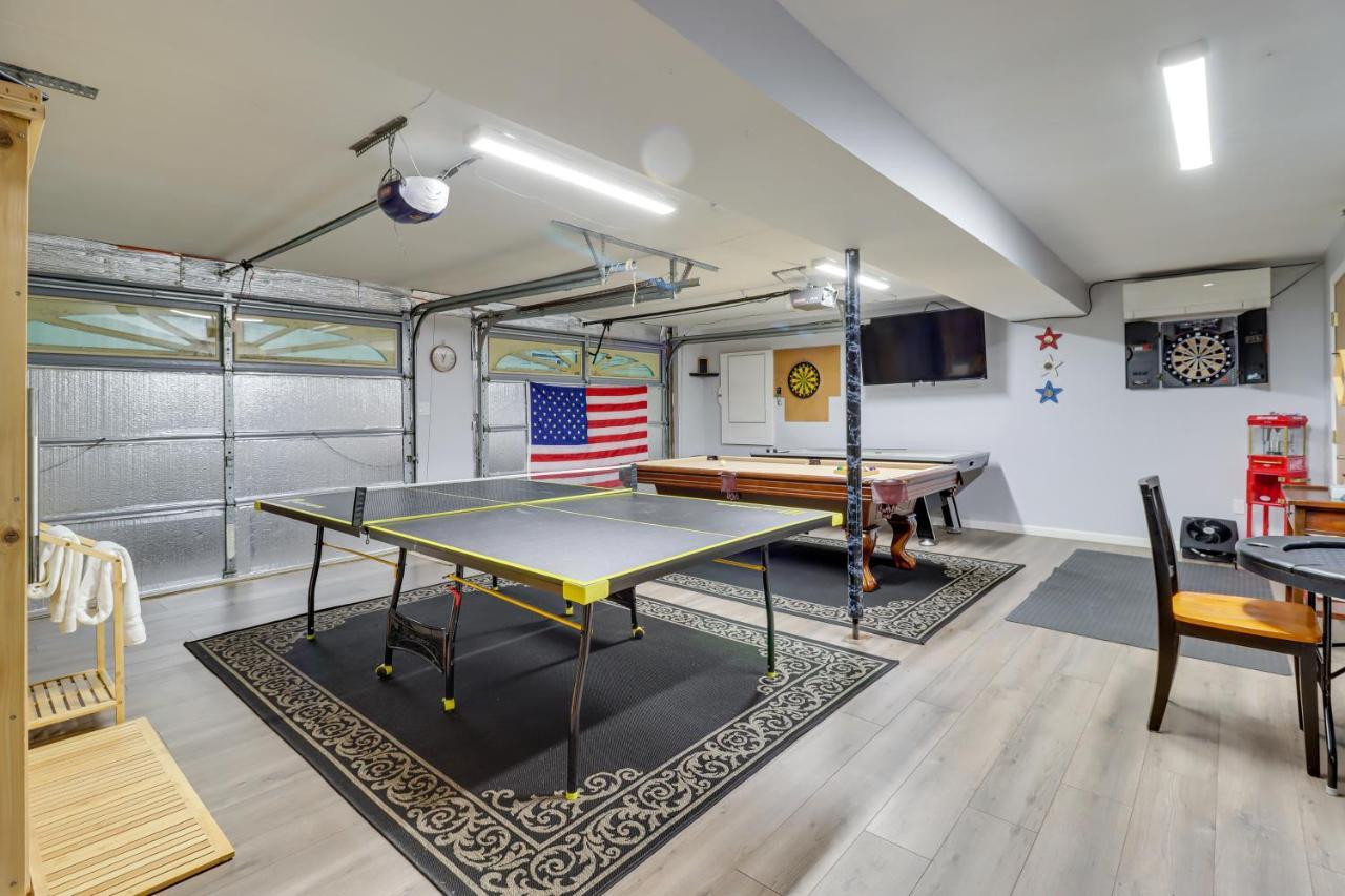 With Hot Tub And Game Room! * Stroudsburg
