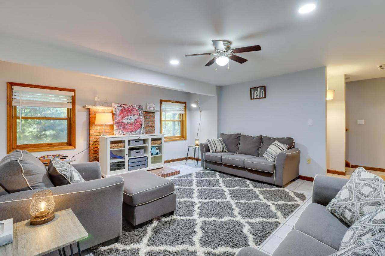 With Hot Tub And Game Room!