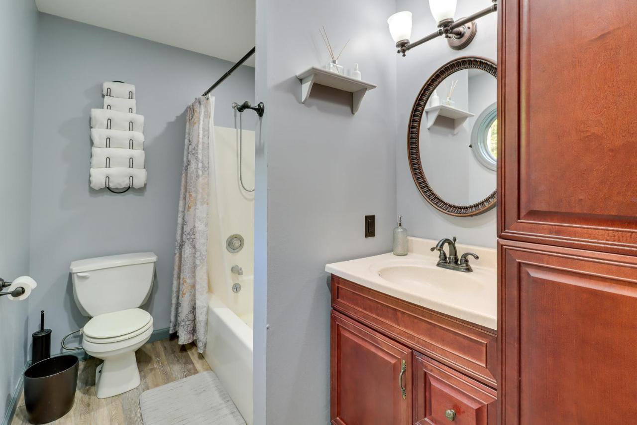 With Hot Tub And Game Room! *